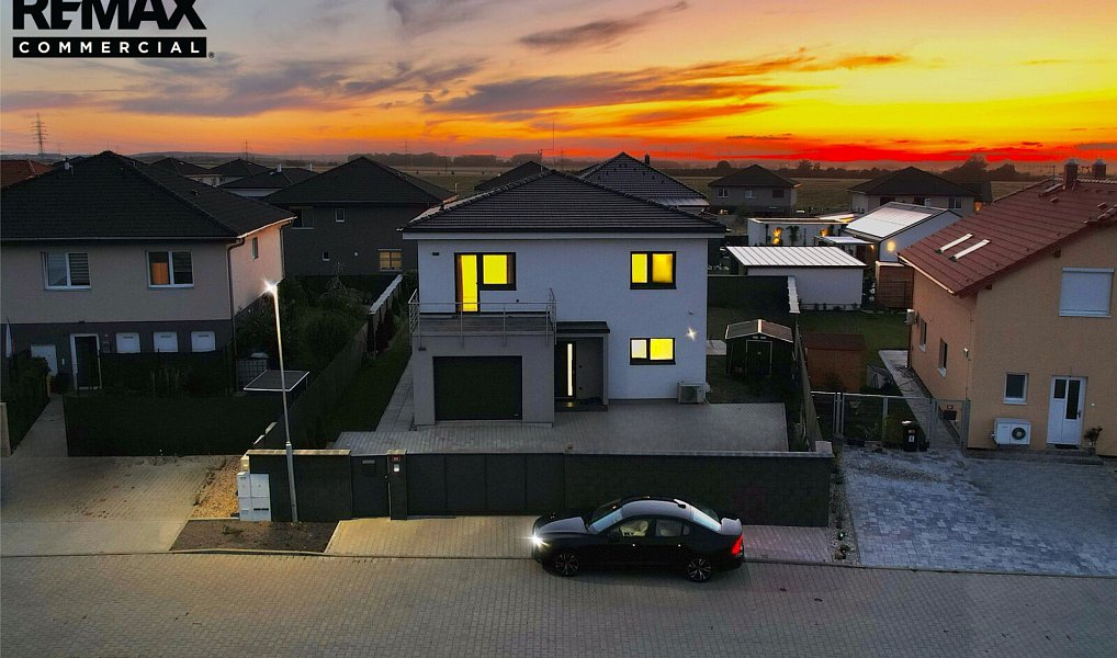 Prodej domu 220 m² s pozemkem 726 m², Polerady – náhled fotky 38