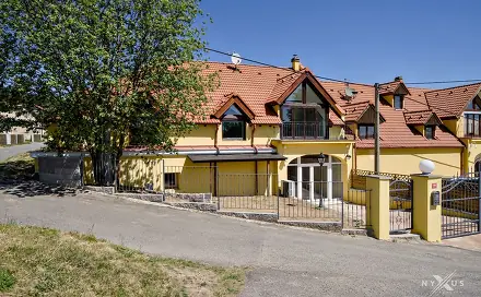 Prodej domu 375 m² s pozemkem 317 m², Ke dvoru, Černolice, okres Praha-západ