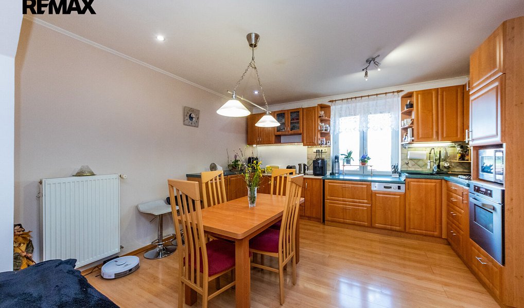 Prodej ubytovacího objektu 309 m², Kněževes – náhled fotky 19