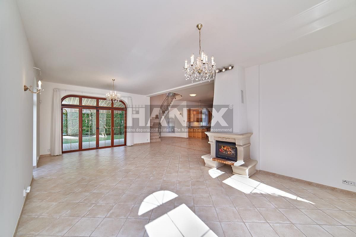 Pronájem domu 243 m² s pozemkem 540 m² – pohled 2