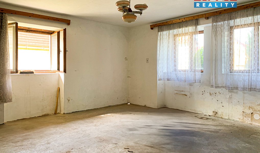 Prodej domu 350 m² s pozemkem 1 892 m², Křenice – náhled fotky 3