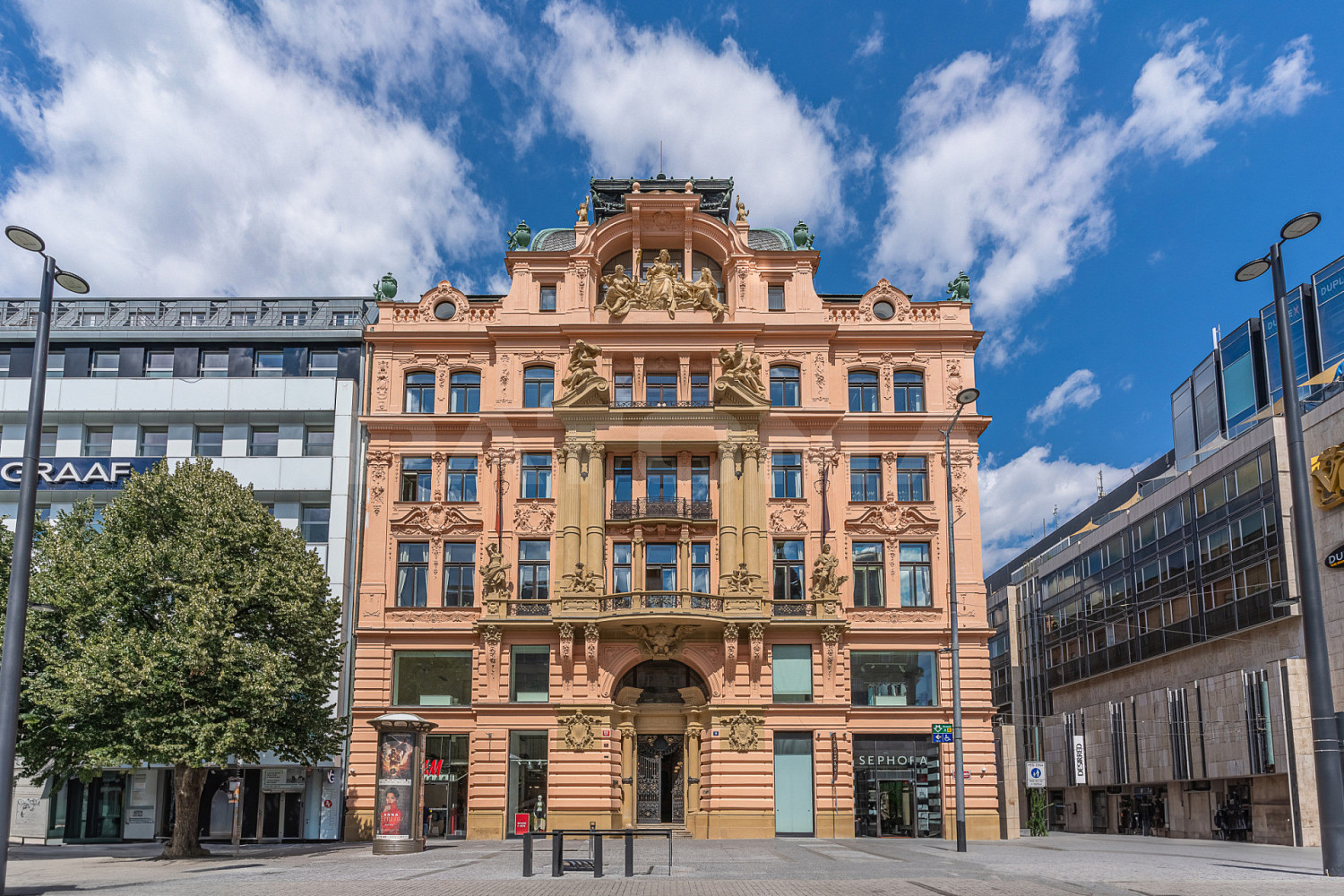 Pronájem kanceláře 466 m²