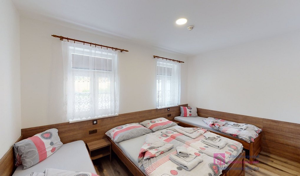 Prodej ubytovacího objektu 664 m², Bulhary – náhled fotky 15
