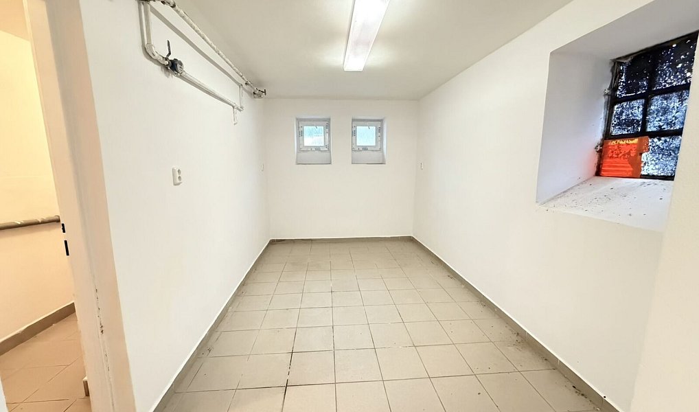 Prodej obchodních prostor 65 m², Vsetín – náhled fotky 14