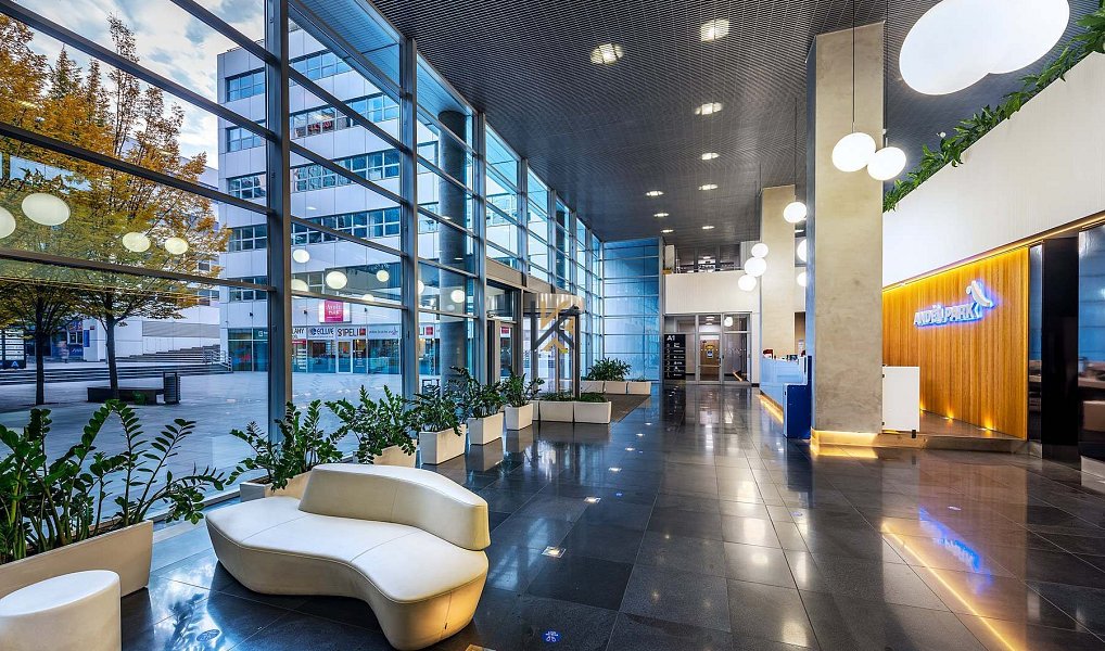 Pronájem kanceláře 2 344 m², Praha – náhled fotky 3