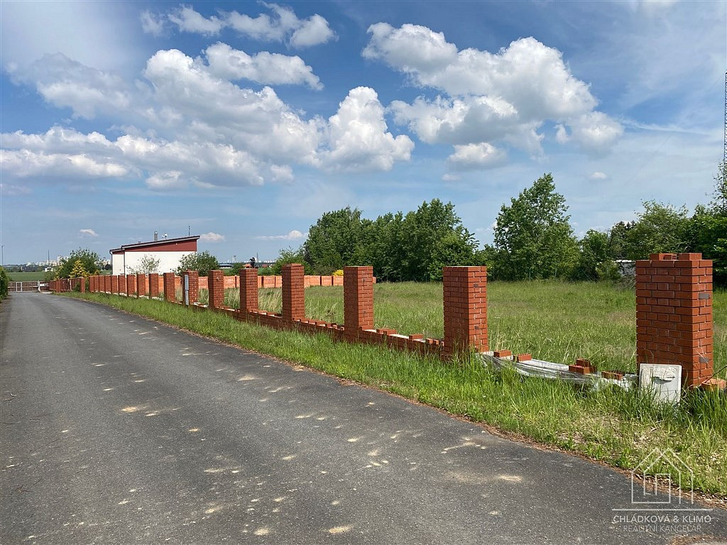 Prodej stavebního pozemku 2 000 m² — photo 2