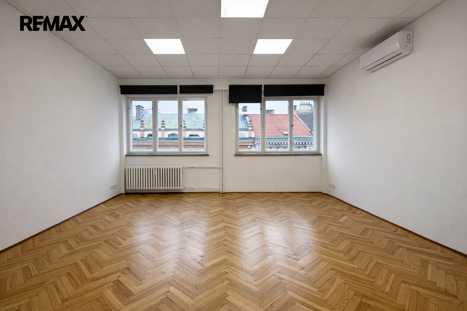 Pronájem kanceláře 66 m² — photo 2