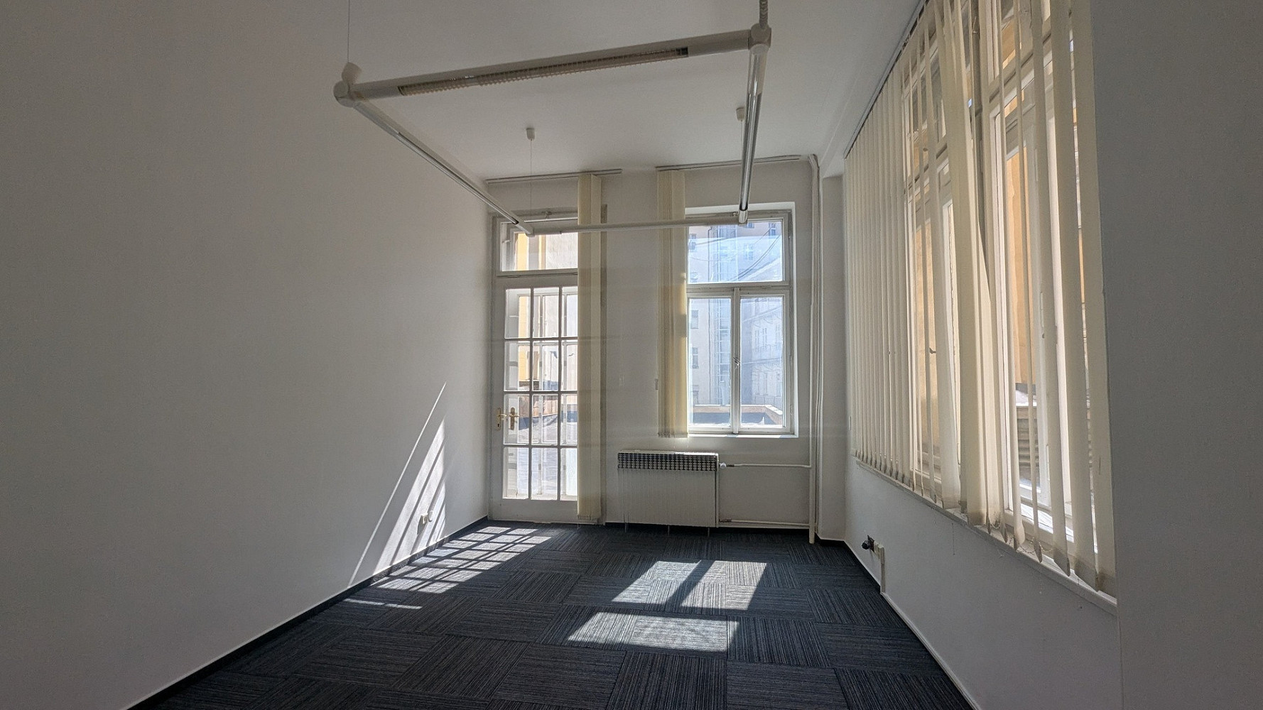 Pronájem kanceláře 17 m² — photo 2