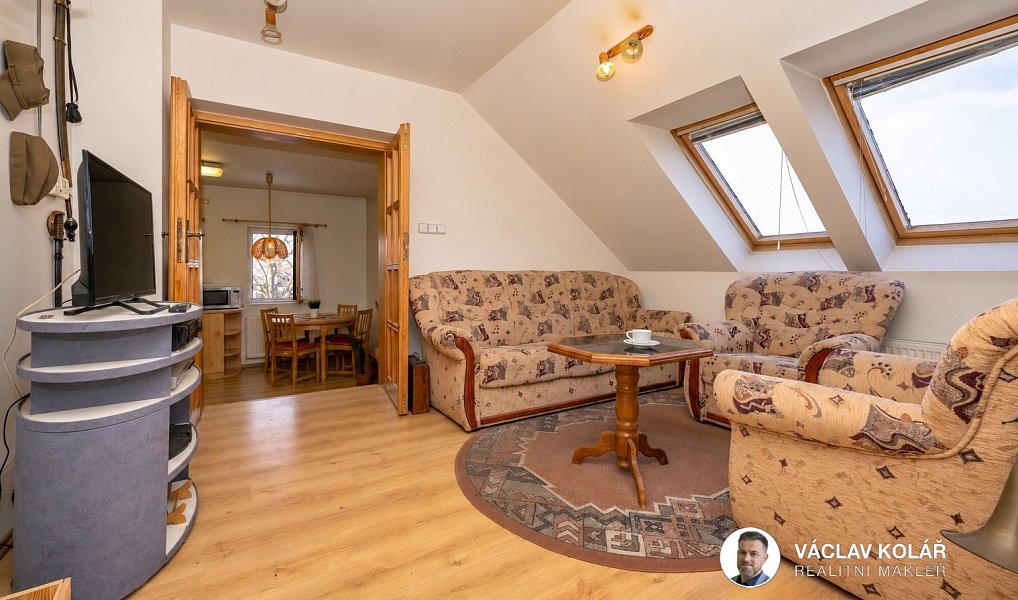 Prodej domu 196 m² s pozemkem 805 m², Stěžery – náhled fotky 33