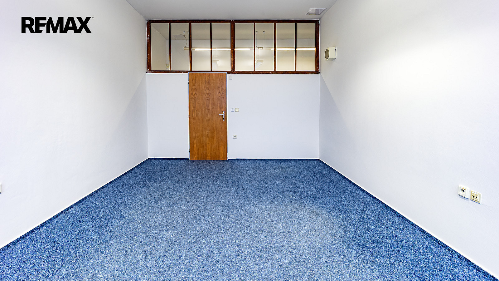 Pronájem kanceláře 24 m² — photo 2