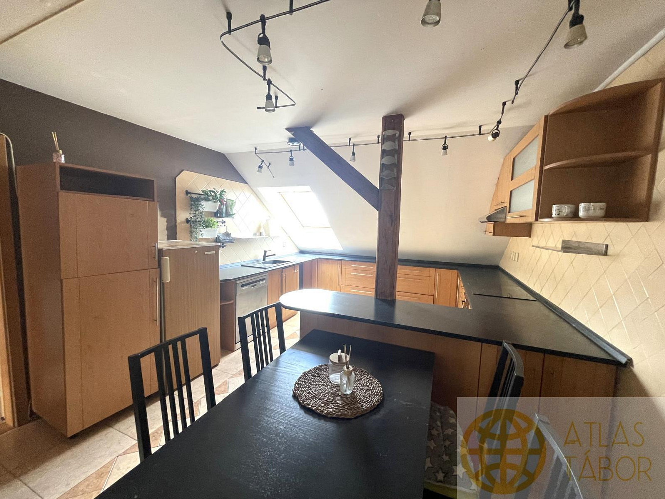 Pronájem bytu 2+1 85 m² – fotografie 2