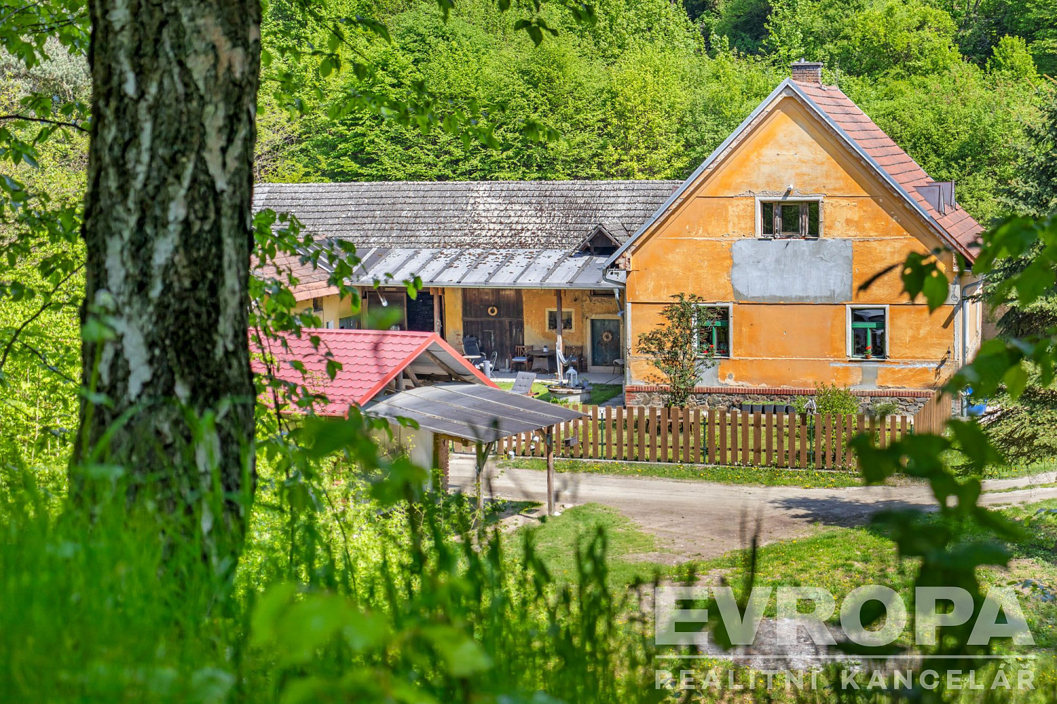 Prodej domu 300 m² s pozemkem 15 000 m²