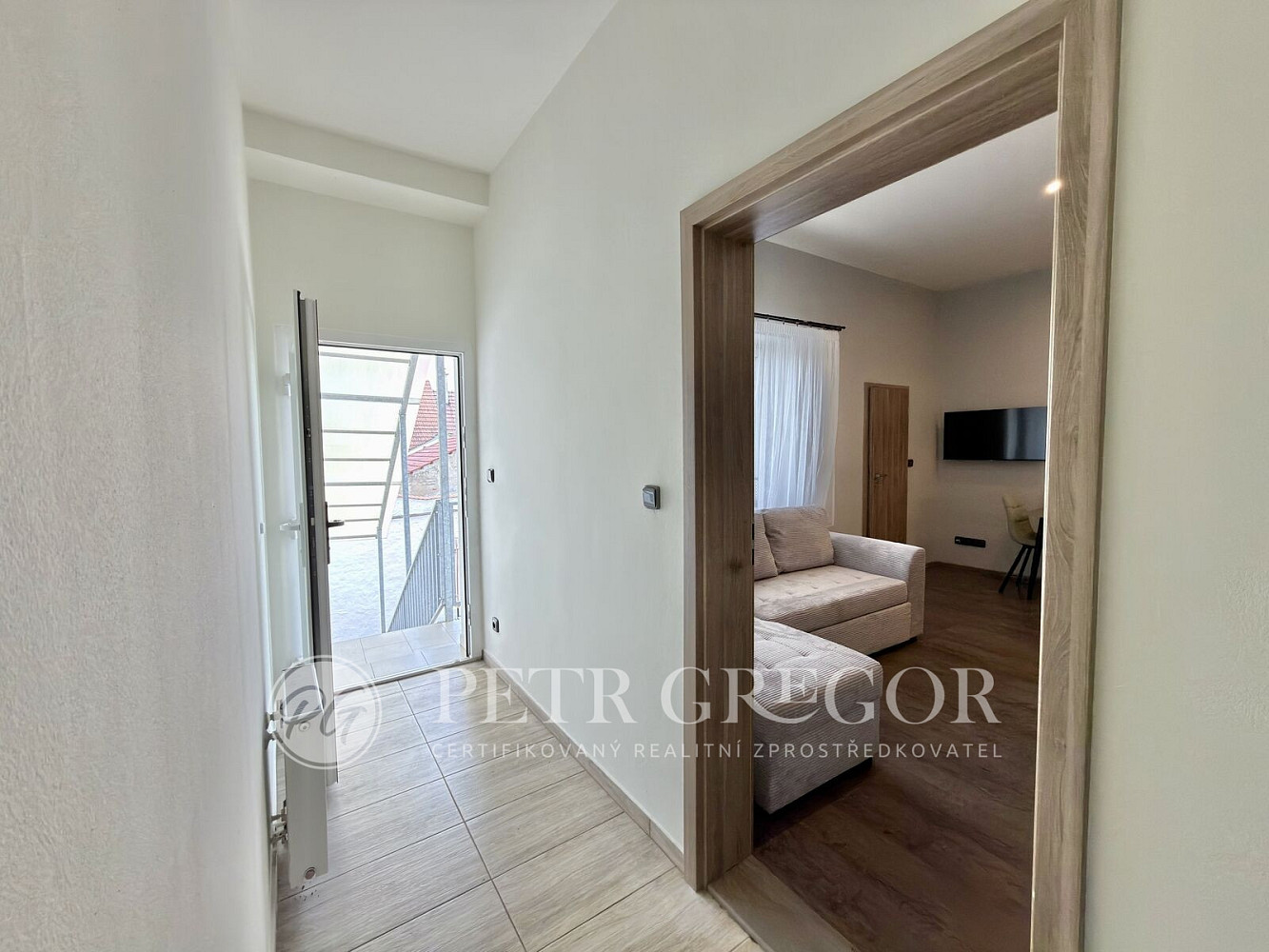 Pronájem bytu 1+kk 25 m² – fotografie 4