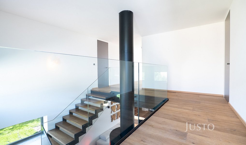 Prodej domu 349 m² s pozemkem 1 385 m², Ohrobec – náhled fotky 32