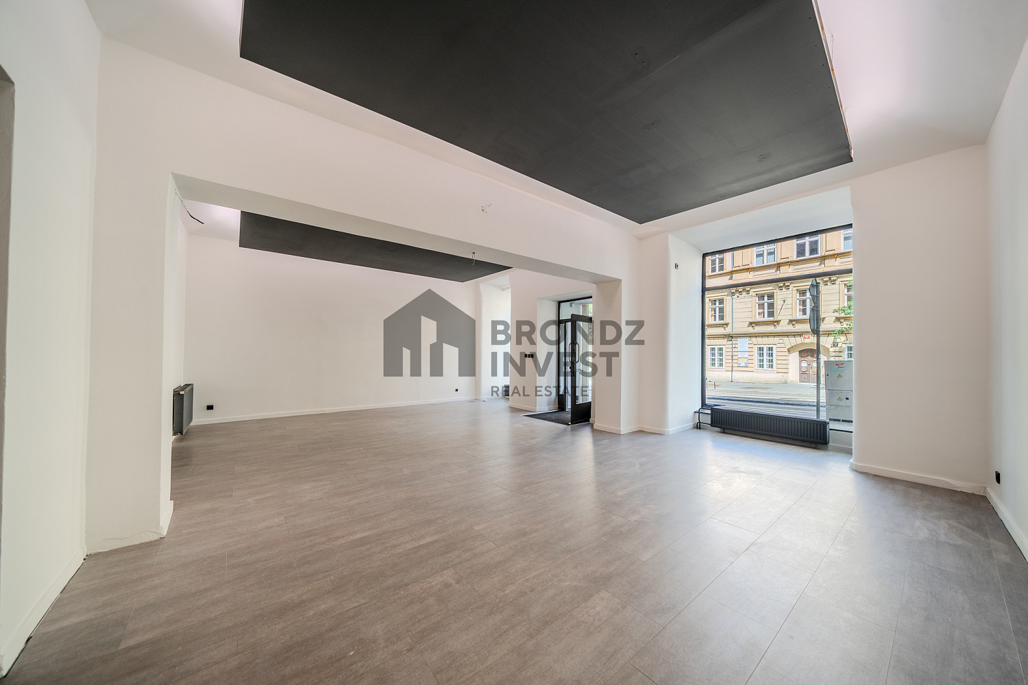Pronájem obchodních prostor 253 m² – fotografie 2