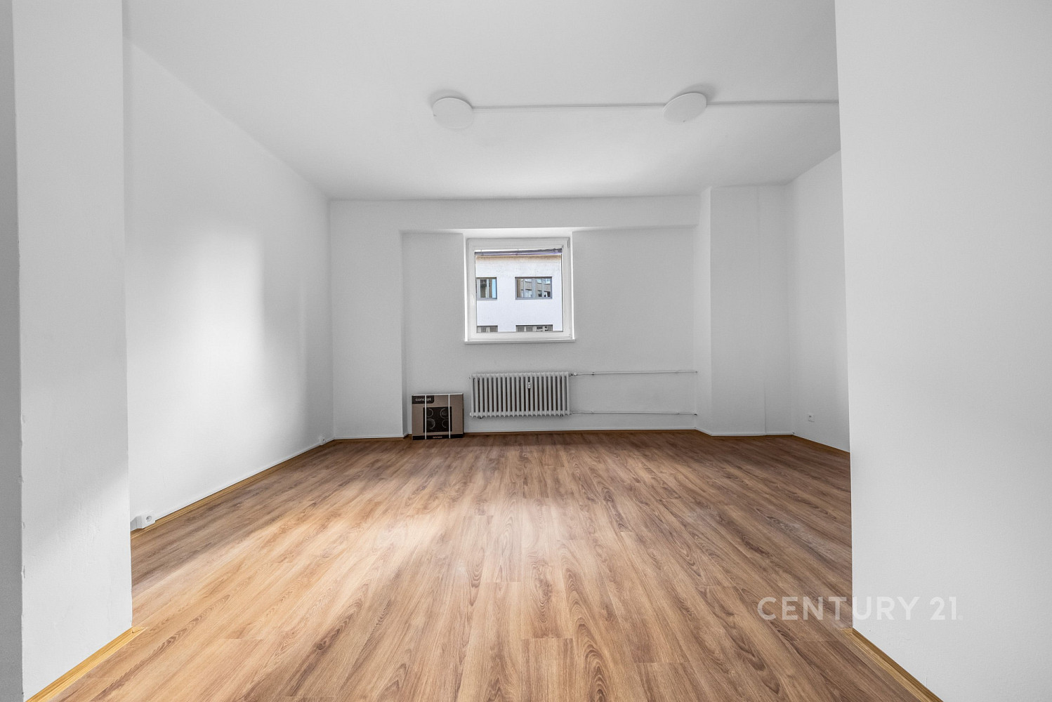Pronájem bytu 1+kk 37 m² — photo 2