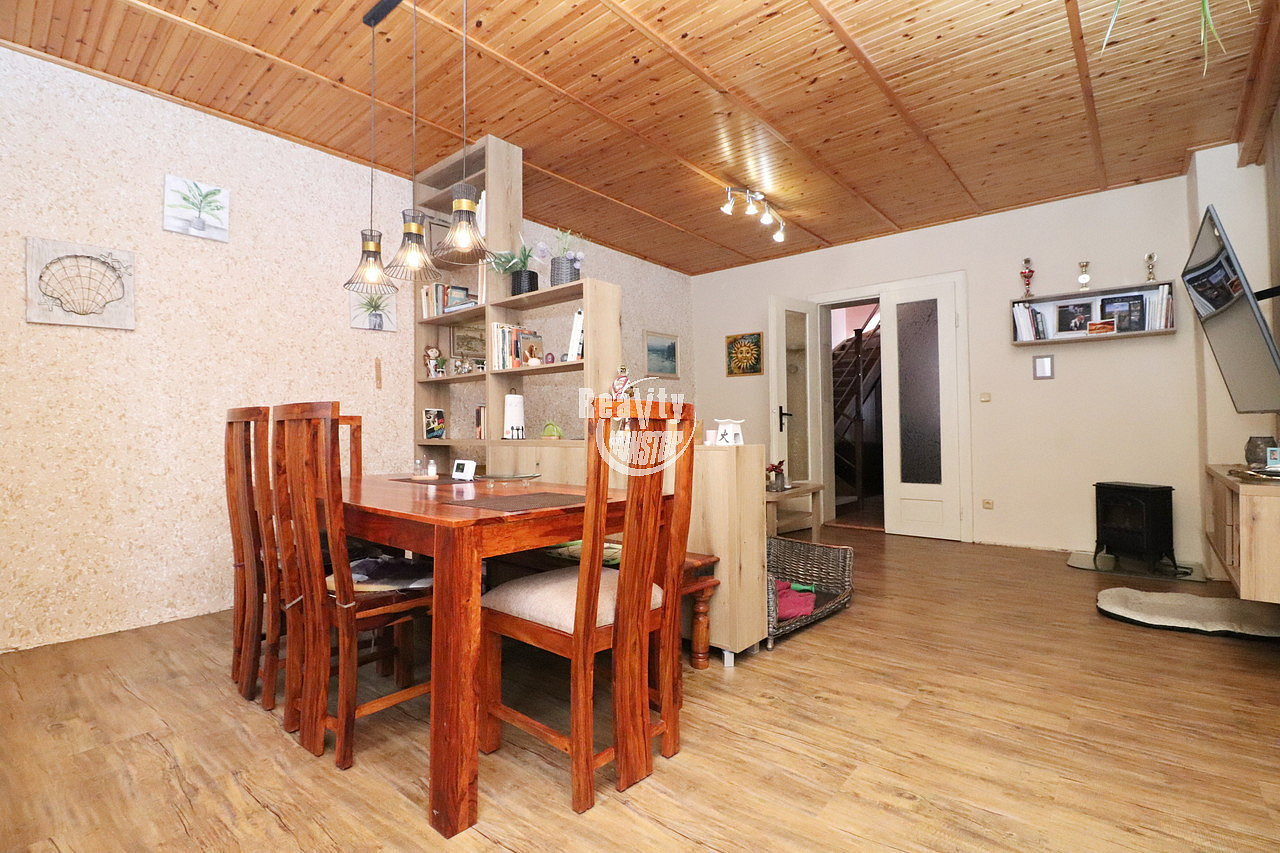 Prodej domu 230 m² s pozemkem 334 m² - Widok 6