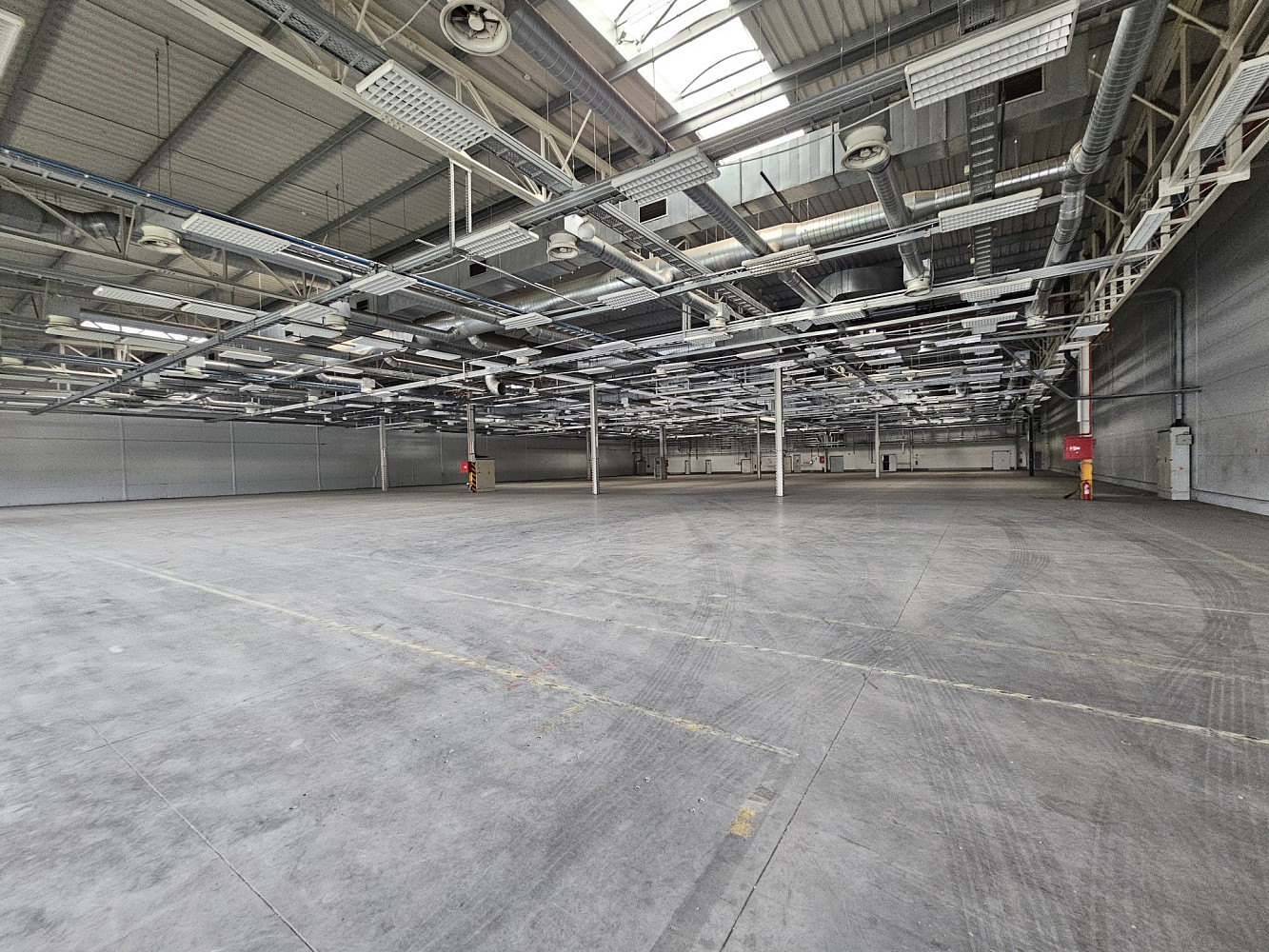 Pronájem výrobních prostor 5 000 m² – fotografie 4
