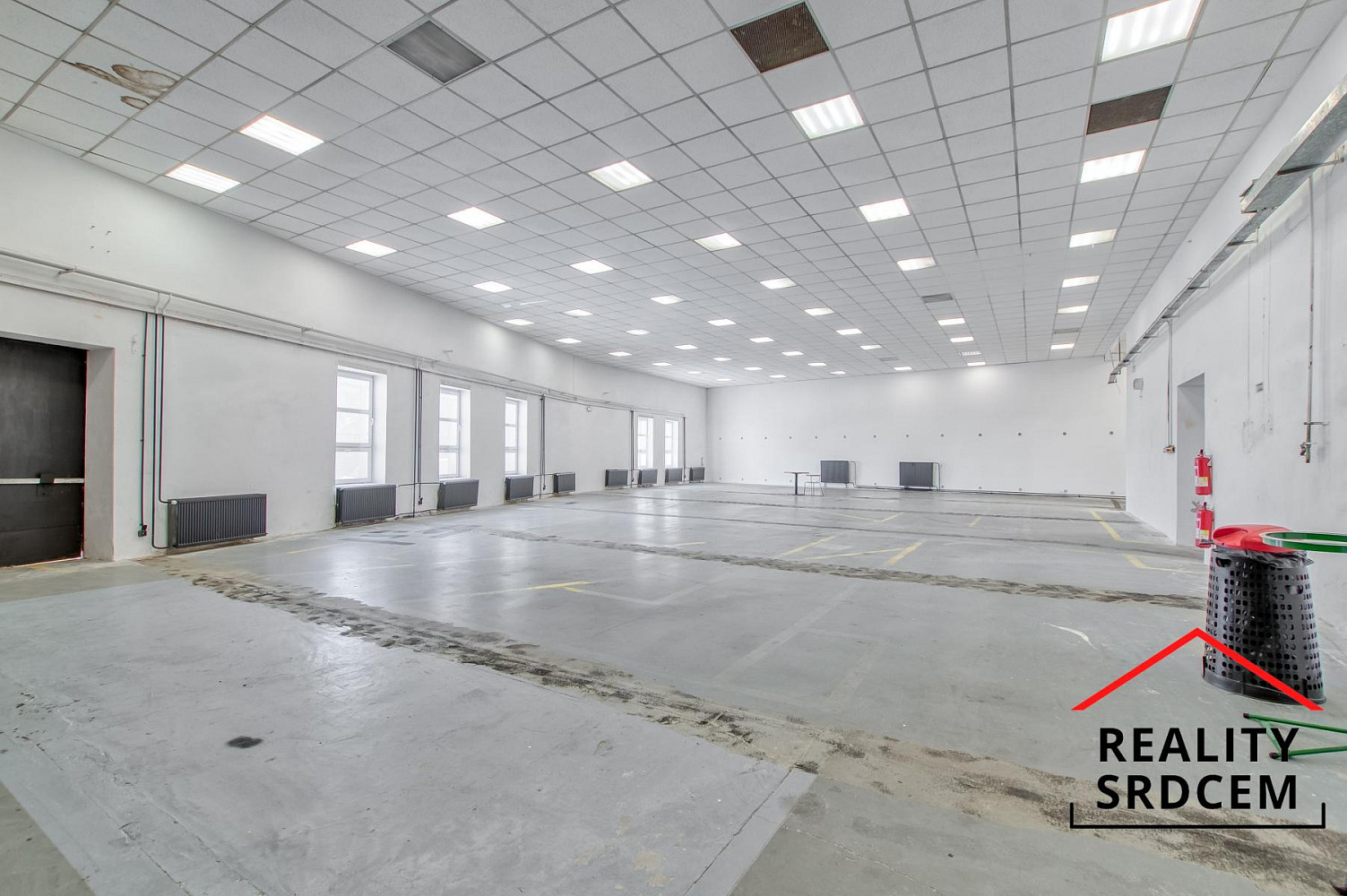 Pronájem skladovacích prostor 695 m²