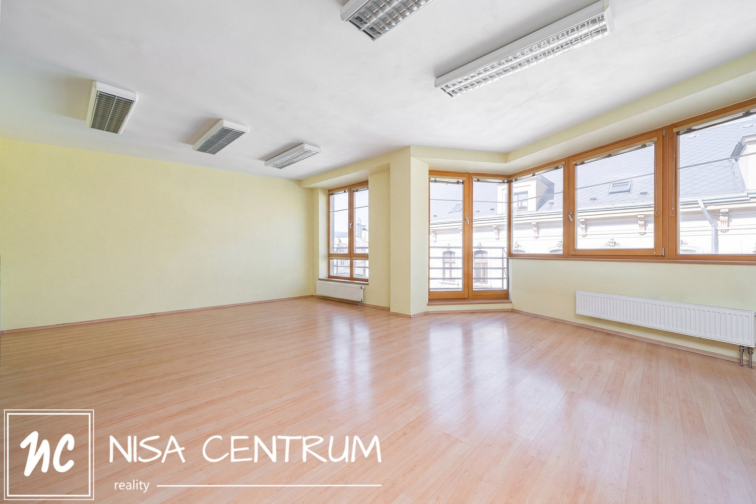 Pronájem kanceláře 161 m² – fotografie 2