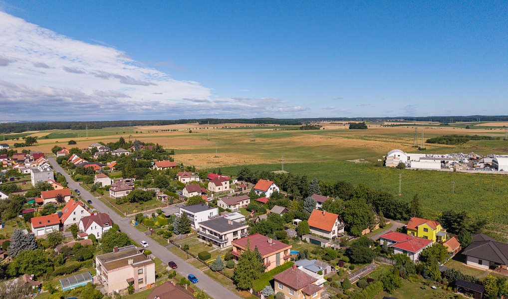 Prodej domu 234 m² s pozemkem 999 m², Týnec nad Labem – náhled fotky 58