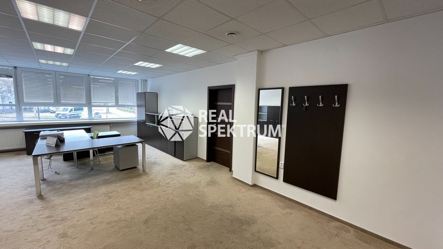 Pronájem kanceláře 758 m² – fotografie 4