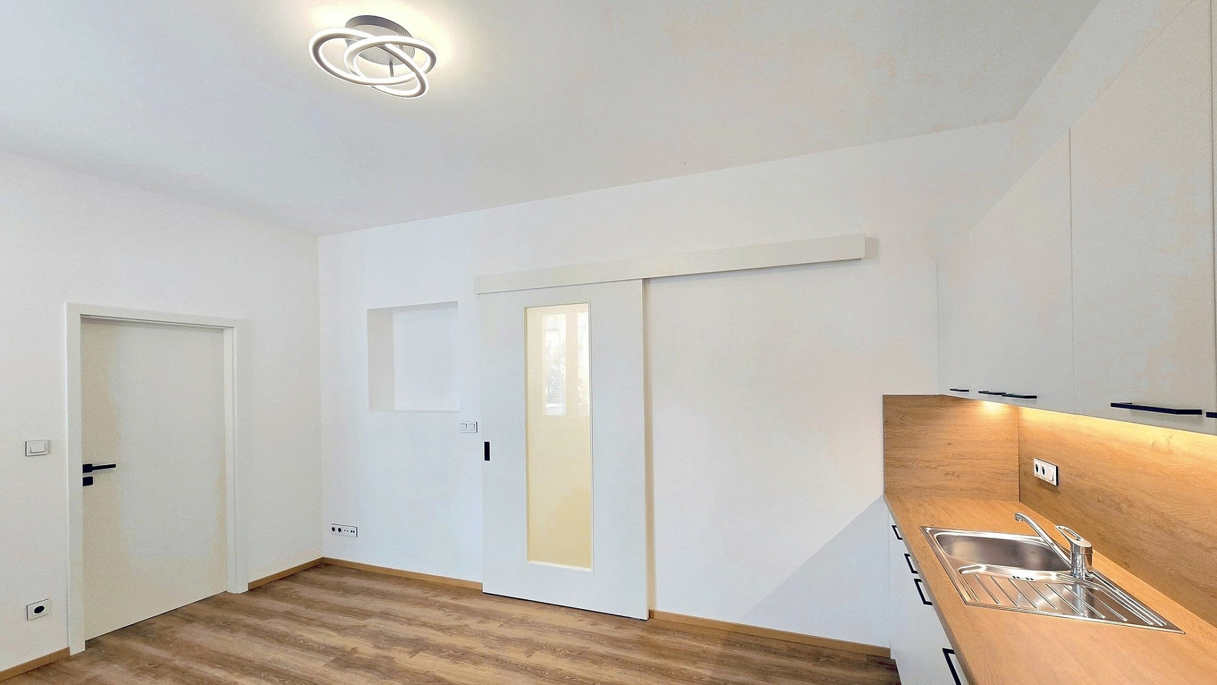 Pronájem bytu 2+kk 38 m² – fotografie 5