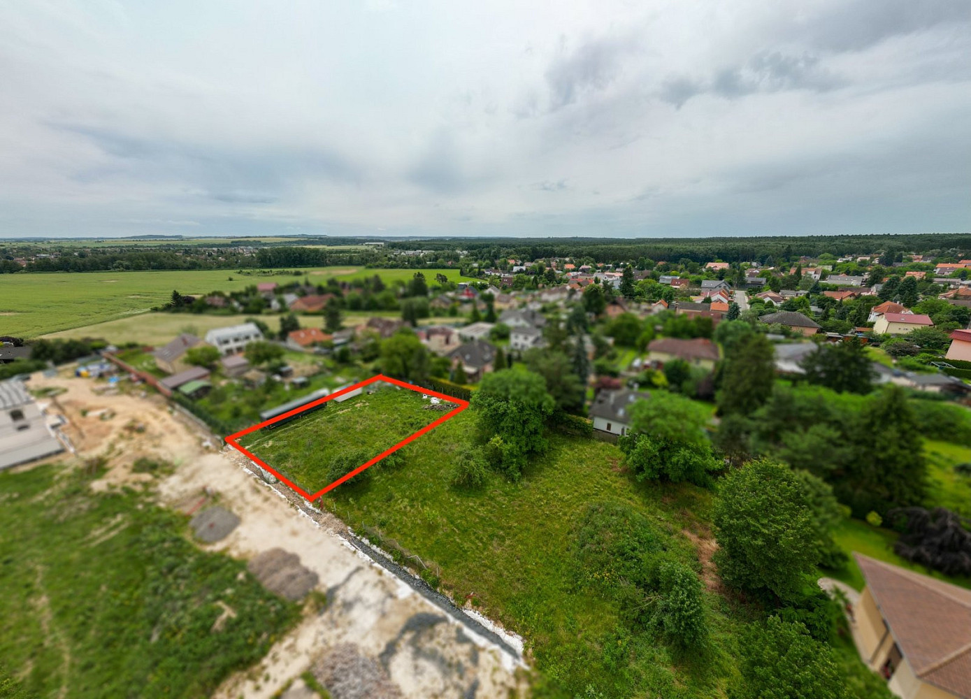 Prodej stavebního pozemku 1 000 m² – fotografie 3