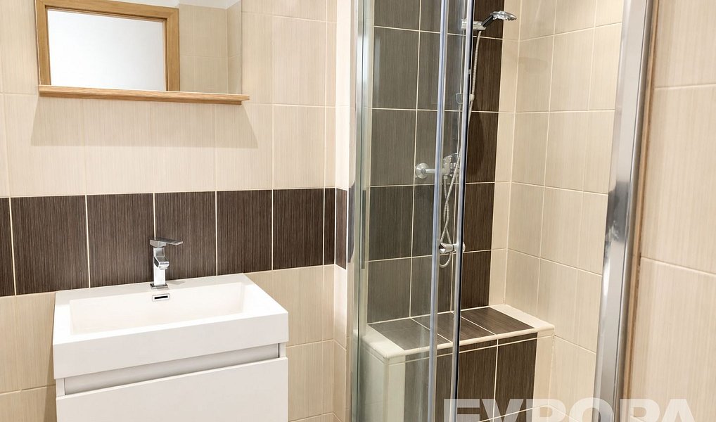 Pronájem bytu 3+1 76 m², Plzeň – náhled fotky 2