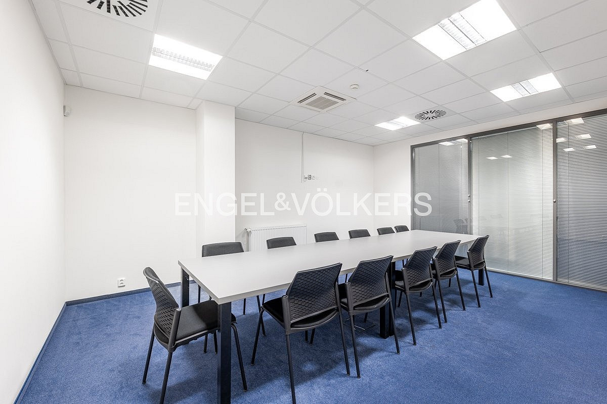 Pronájem kanceláře 406 m² – fotografie 4