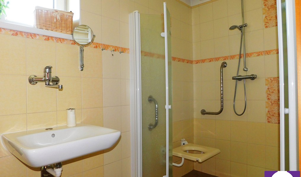 Prodej domu 200 m² s pozemkem 802 m², Klatovy – náhled fotky 16