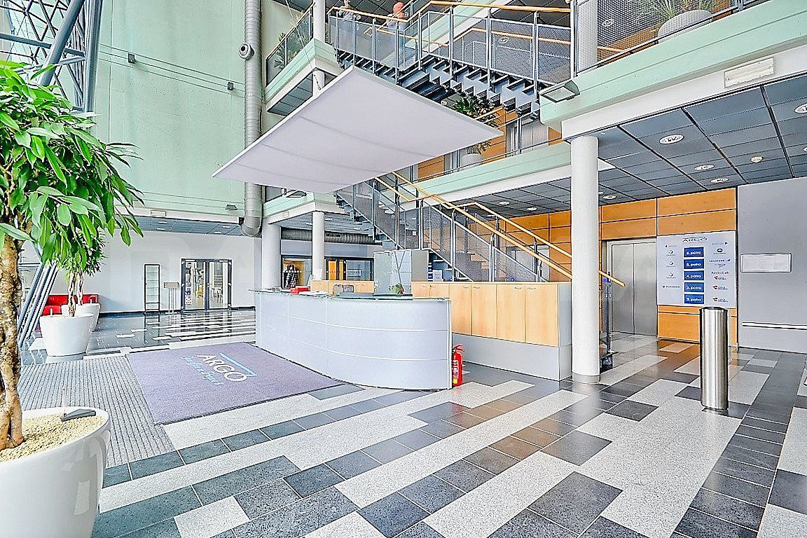 Pronájem kanceláře 956 m² – fotografie 4