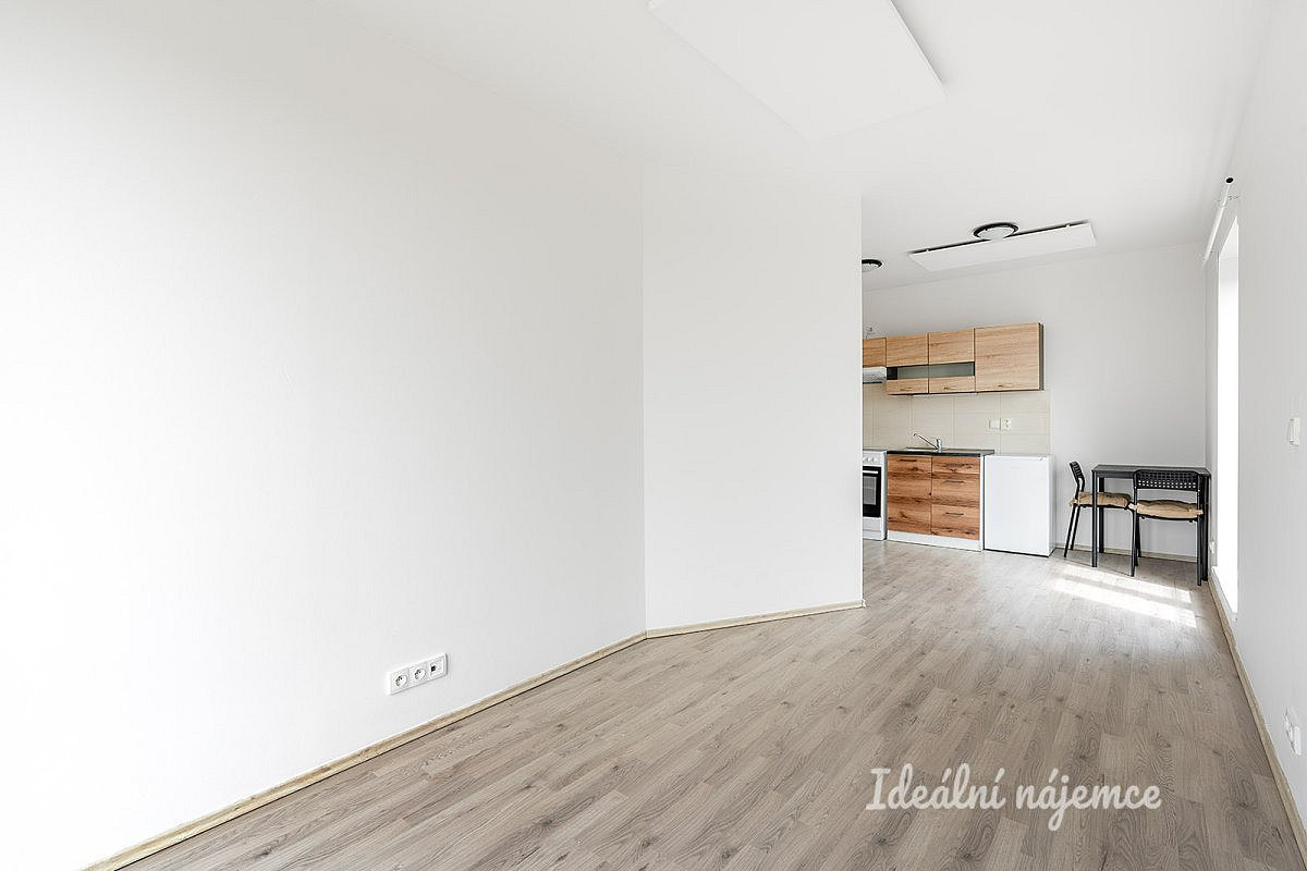 Pronájem bytu 1+kk 23 m² – fotografie 3