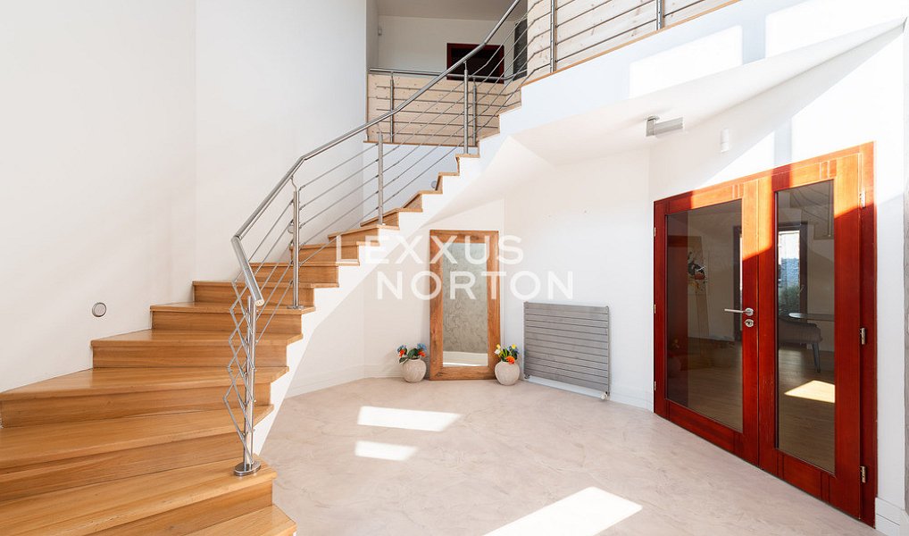 Prodej domu 378 m² s pozemkem 1 502 m², Zvole – náhled fotky 8