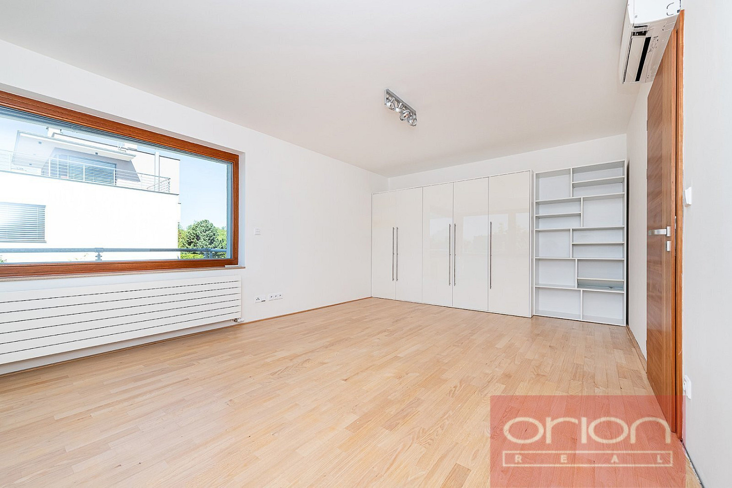 Pronájem domu 360 m² s pozemkem 773 m² — photo 5