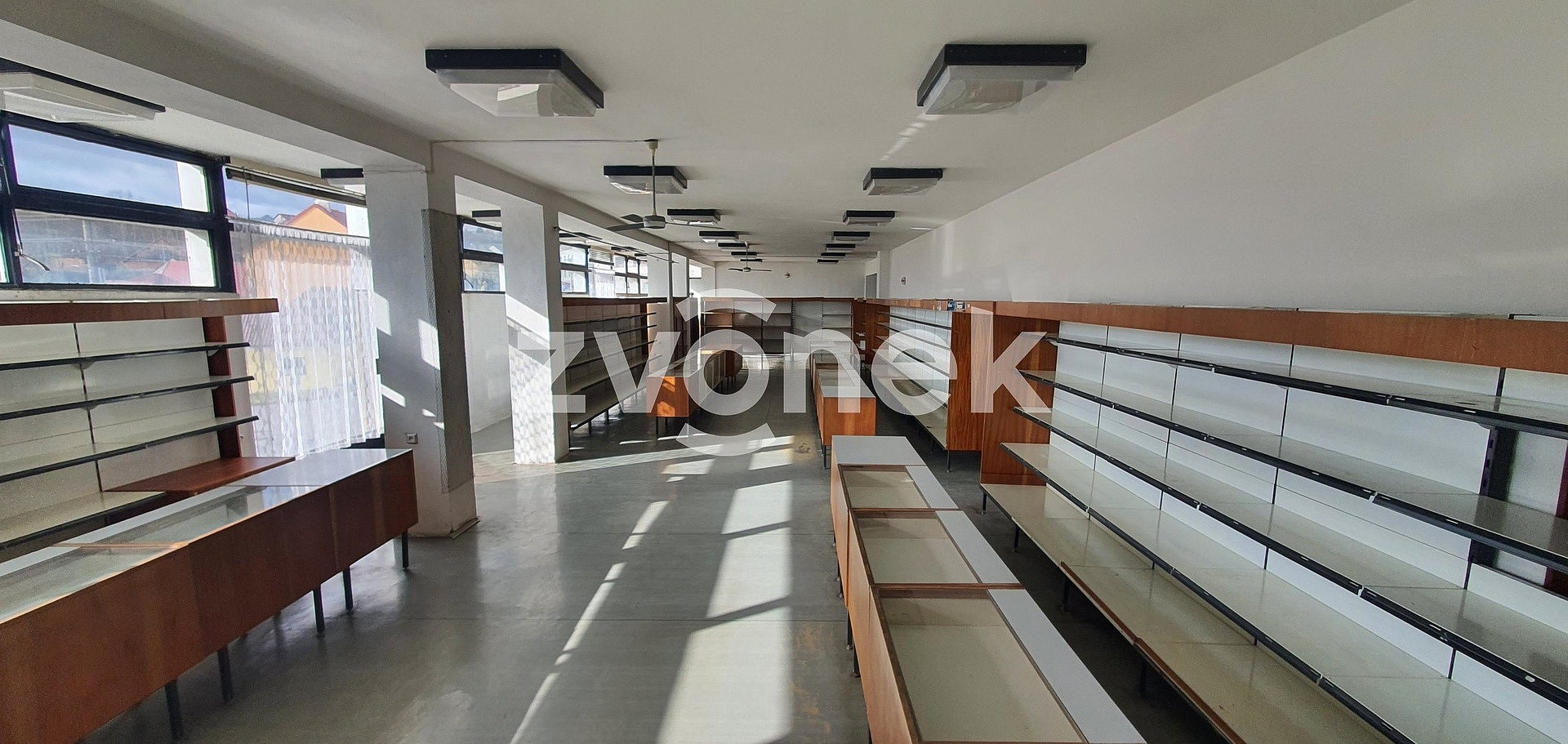 Pronájem obchodních prostor 320 m² – fotografie 4
