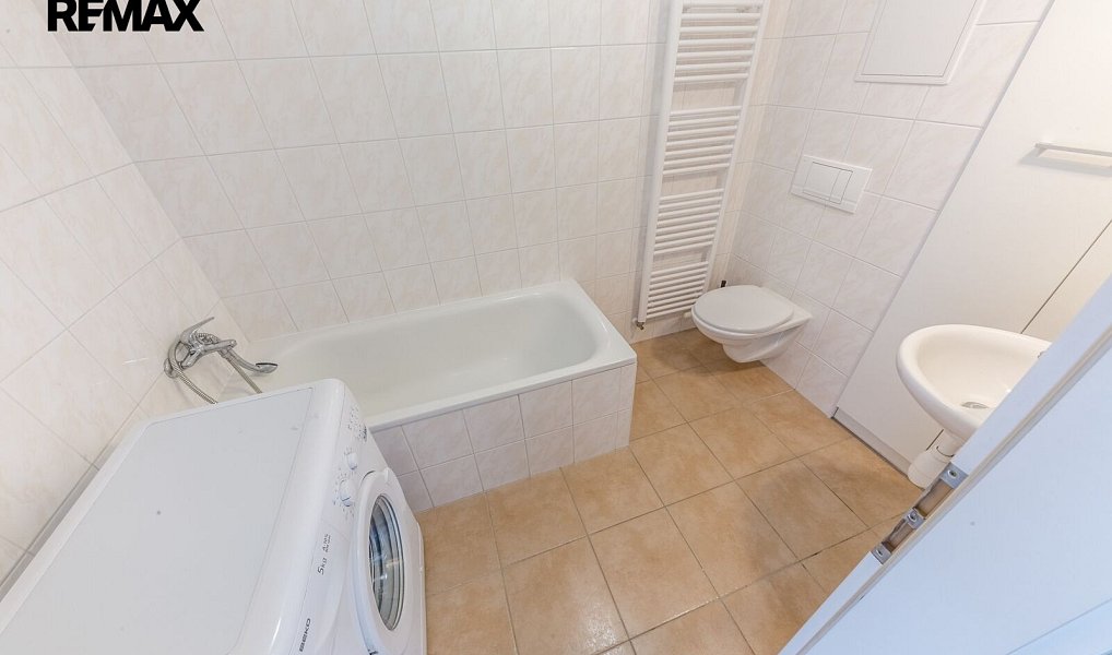 Pronájem bytu 1+kk 30 m², Klecany – náhled fotky 9