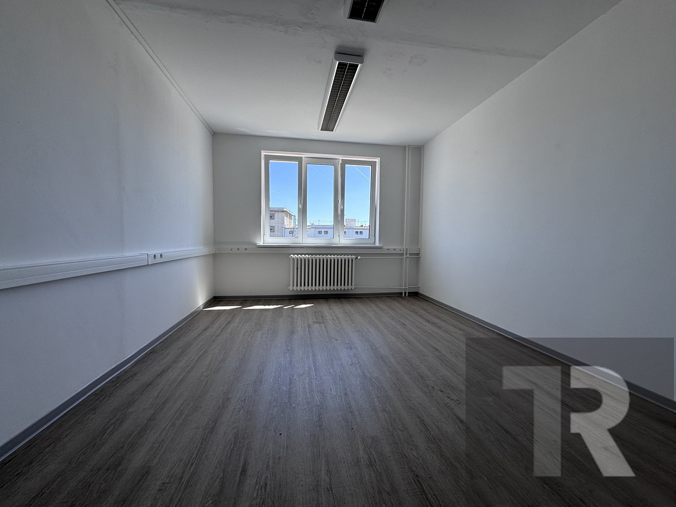Pronájem kanceláře 16 m² — photo 2