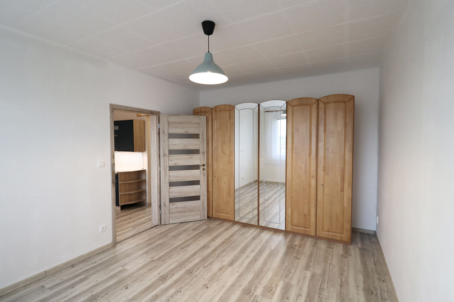 Pronájem bytu 2+kk 36 m² – fotografie 3