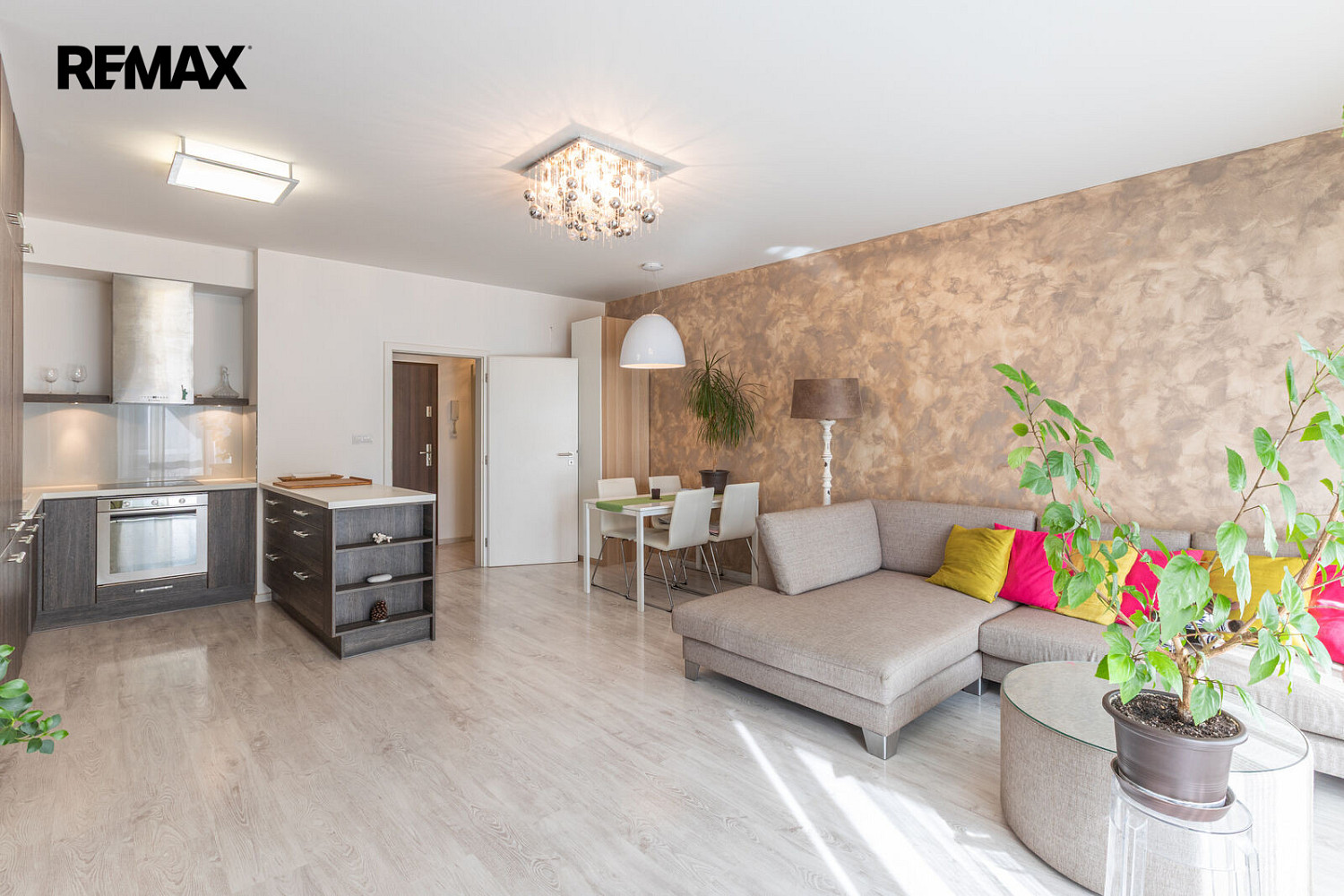 Pronájem bytu 3+kk 69 m² – fotografie 2