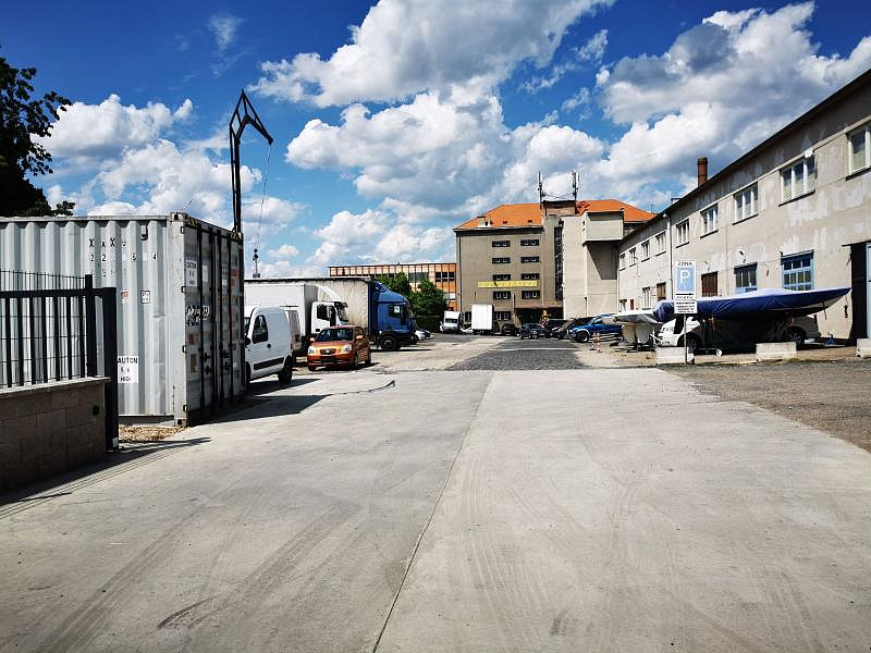 Prodej obchodních prostor 1 400 m² — photo 4
