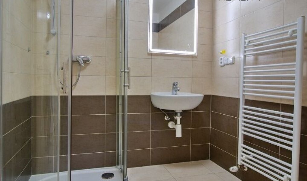 Pronájem bytu 2+kk 69 m², Jesenice – náhled fotky 7