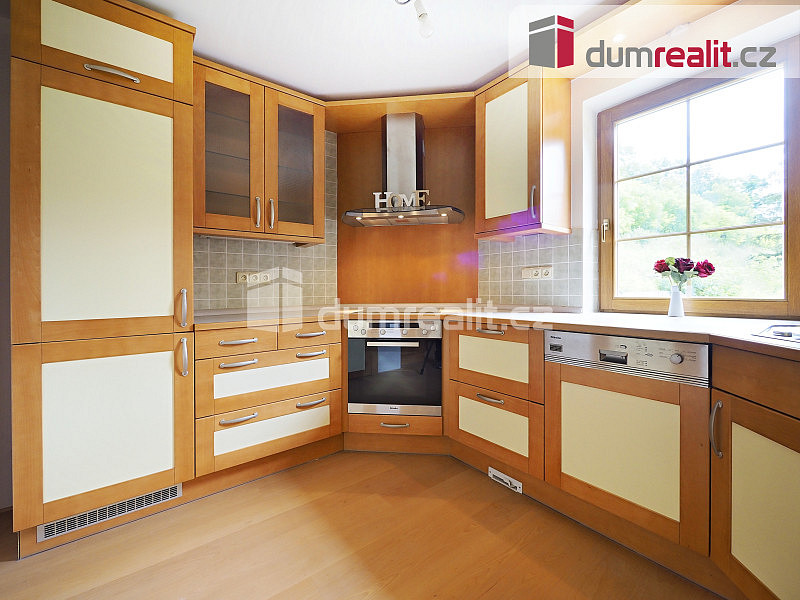 Prodej domu 286 m² s pozemkem 3 176 m²