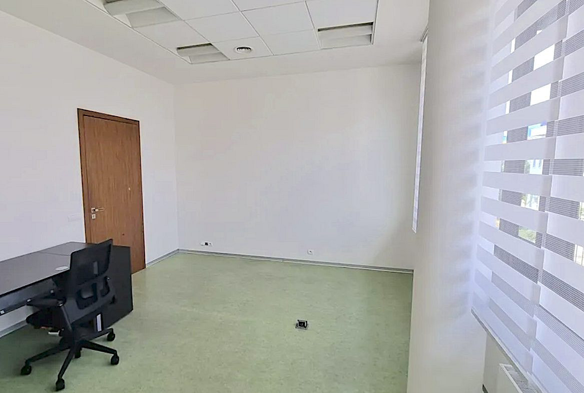 Pronájem kanceláře 349 m² – fotografie 3