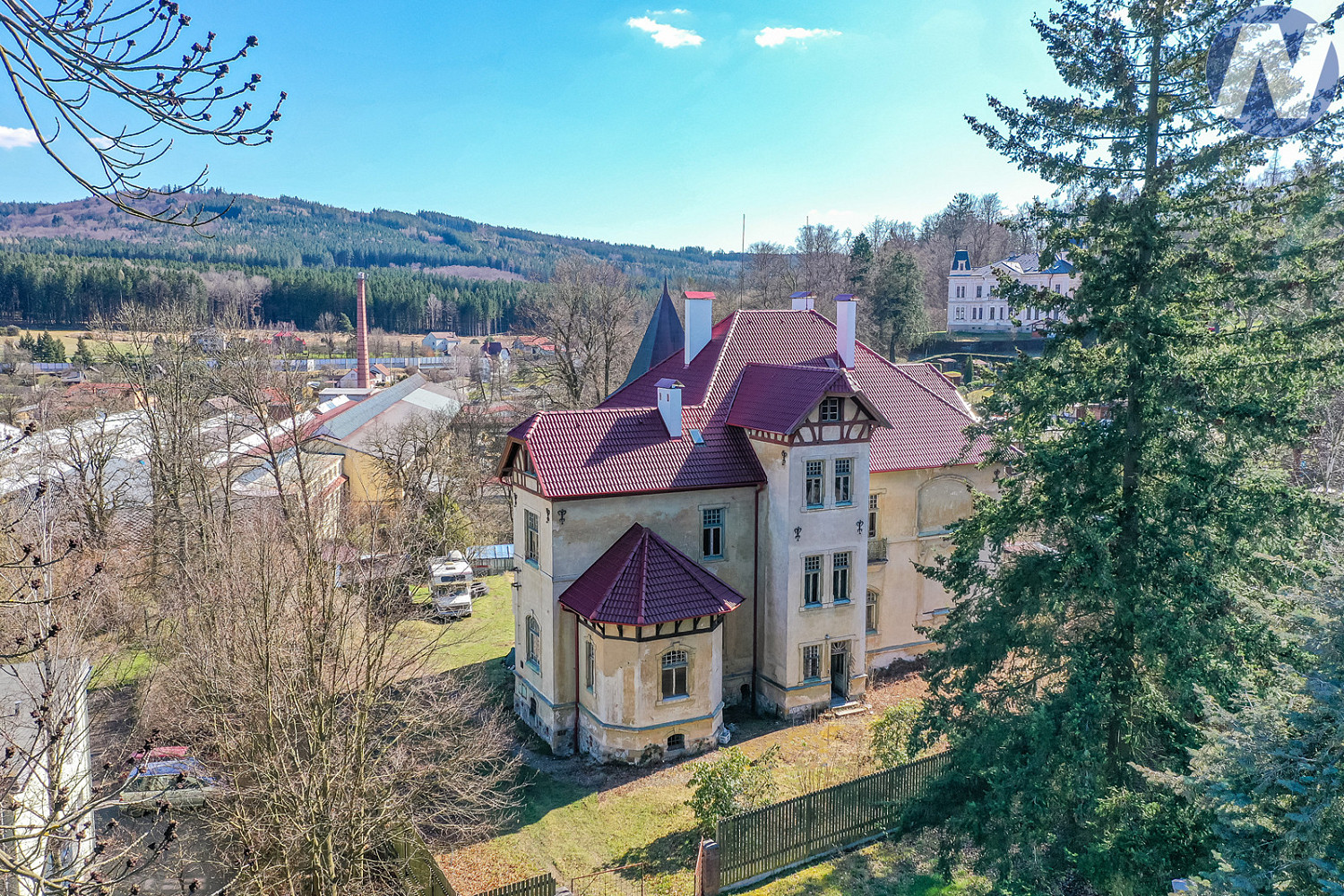 Prodej komerčního objektu (jiného typu) 812 m²