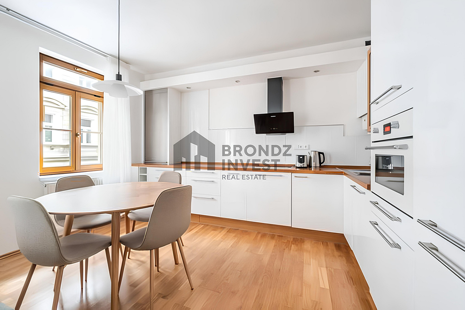 Pronájem bytu 3+kk 65 m² – pohled 3
