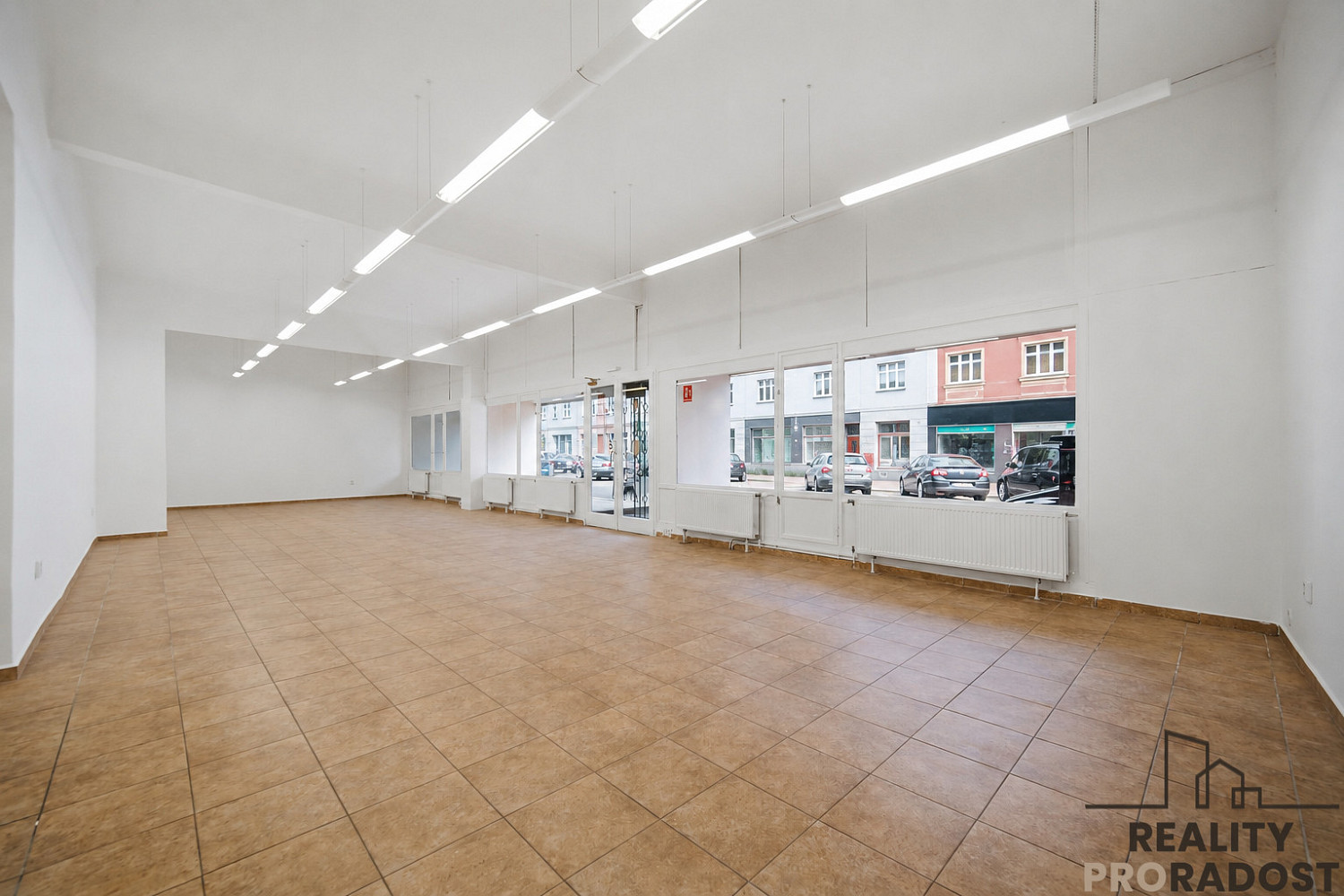 Pronájem obchodních prostor 230 m²