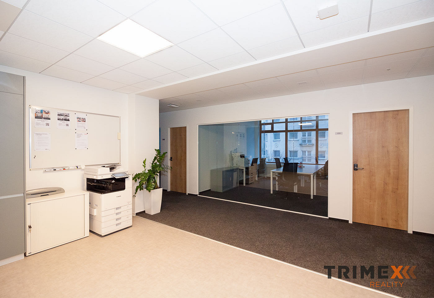 Pronájem kanceláře 340 m² – fotografie 2