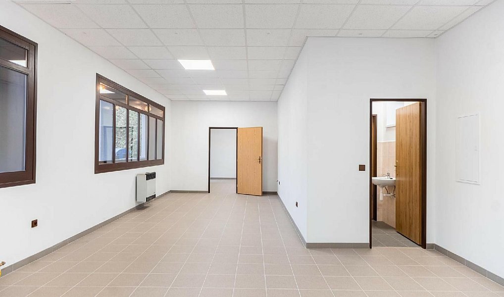 Prodej obchodních prostor 69 m², Přelouč – náhled fotky 12