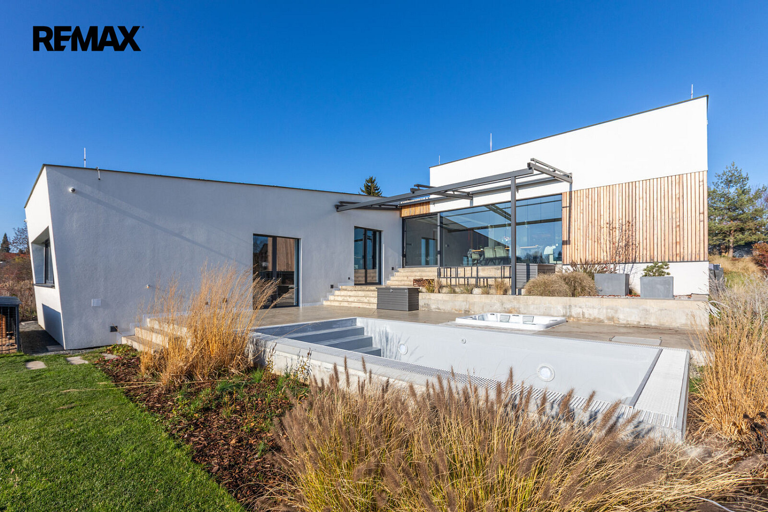Prodej domu 246 m² s pozemkem 1 340 m² – fotografie 2